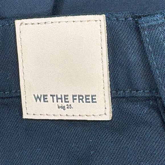 We the Free Black Curvy Straight Distressed Grunge Thrashed Jeans Womens Sz 25 - Picture 8 of 9